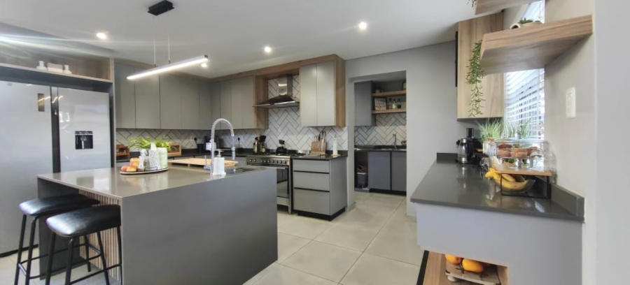 4 Bedroom Property for Sale in De Land Estate North West